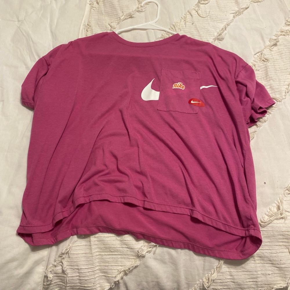 OVERSIZED CROPPED NIKE SHIRT